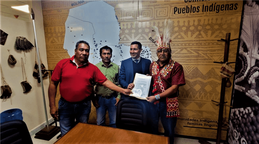 Übergabe an ParlamentsKommission|Patrimonio-Pilcomayo